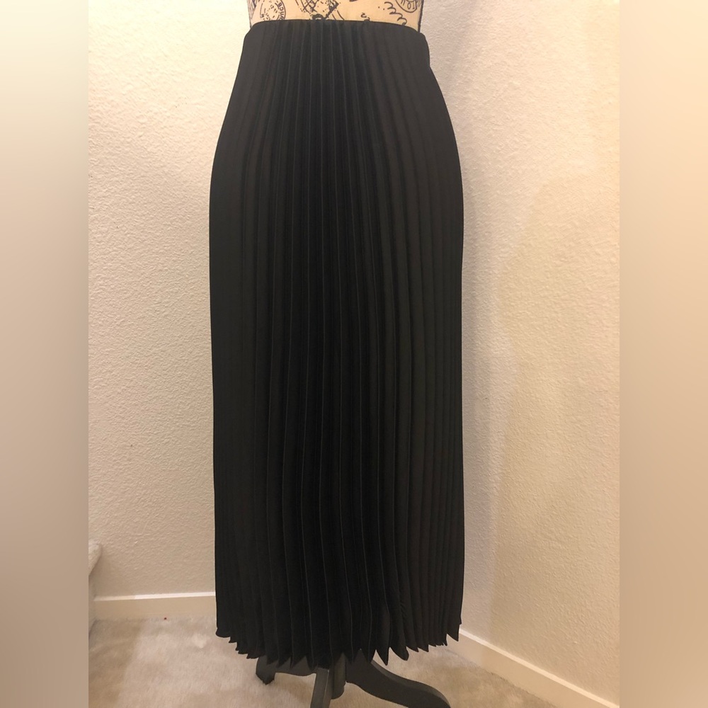 MNG Pleated Black Skirt XS